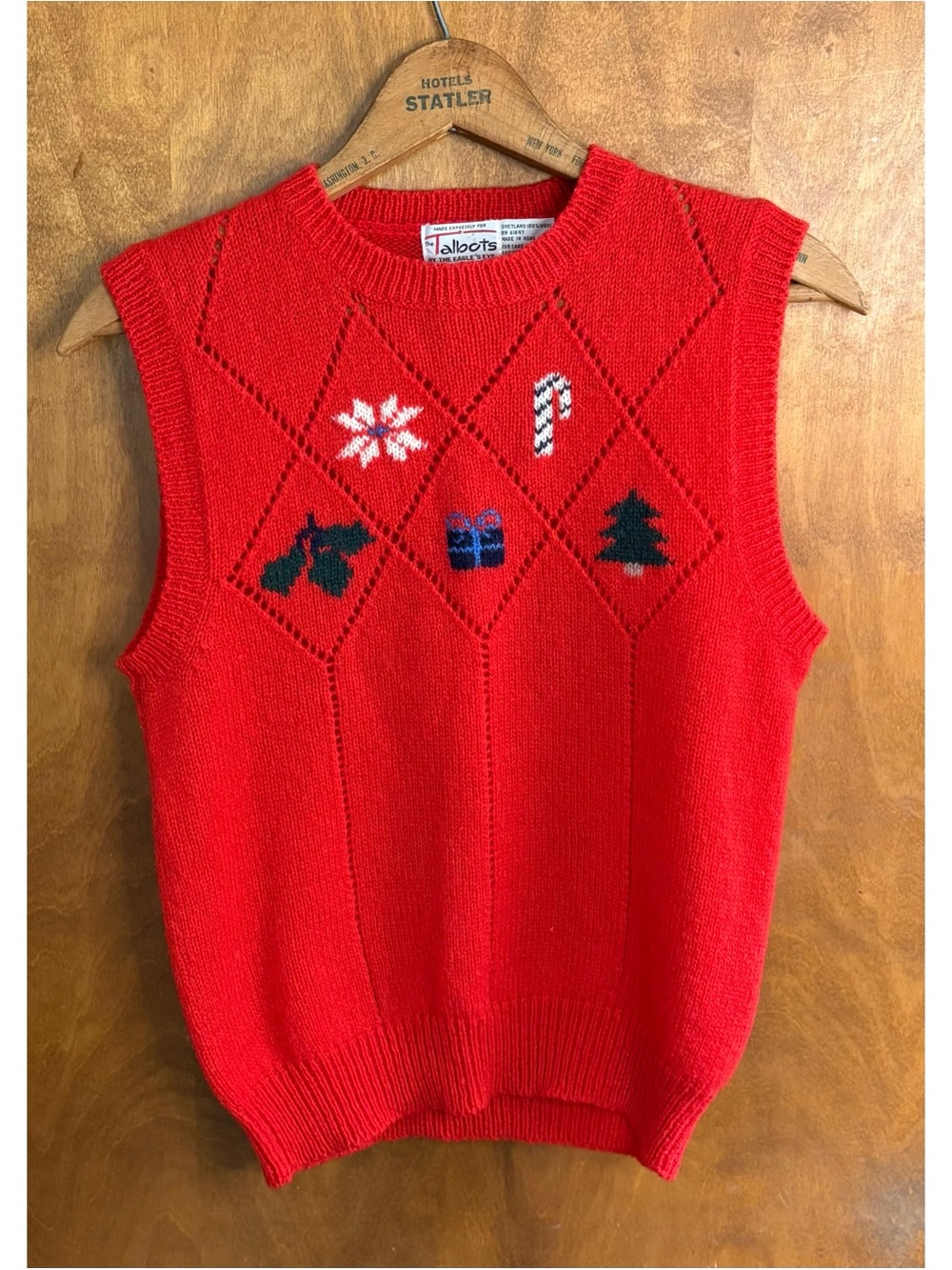 Vintage 80s Shetland 100% Wool Christmas Sweater Vest Red Argyle Preppy Academia